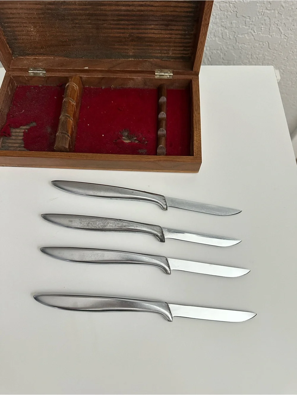 Vintage Gerber Miming Legendary Blades-Steak Knives-Set of 4-Original Walnut Box
